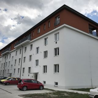 Nadstavba s bytovými jednotkami a obnova bytového domu Školská 9-13, Šamorín